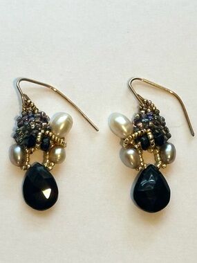Handmade Asheville NC Artisan Pearl & Black Stone Earrings – Grove Park Inn